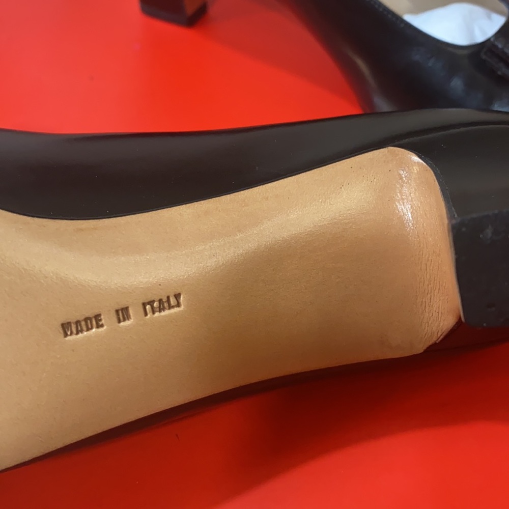 Salvatore Ferragamo used in good condition clean. - Picture 12 of 12